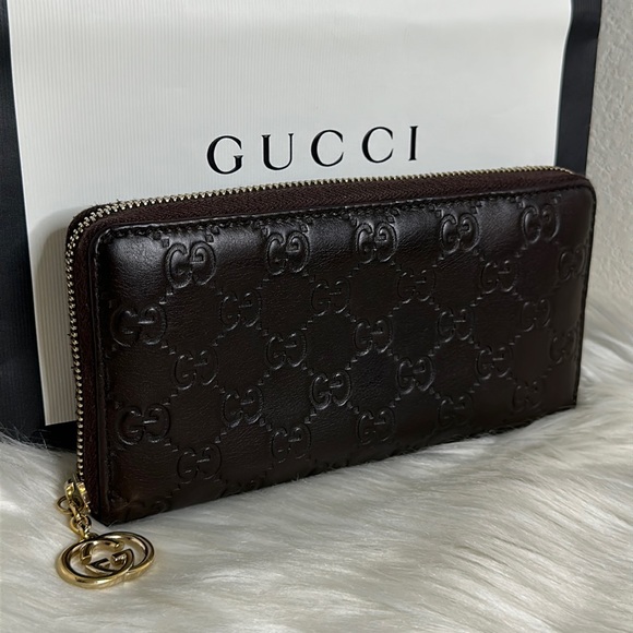 Gucci Handbags - 💯Authentic Gucci Zipped Long Leather Wallet🍀